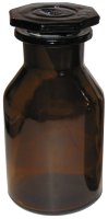 Steilbrustflasche, 50 ml, Kalksoda, Weithals, Braunglas mit Schliffglasstopfen